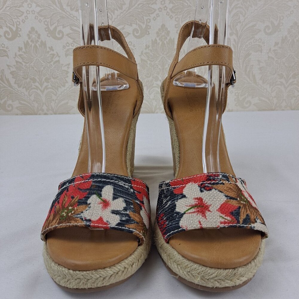 DOLCE by MojoMoxy Size 8M Floral Fabric Platform Wedge Heel Adj Buckle NWOT